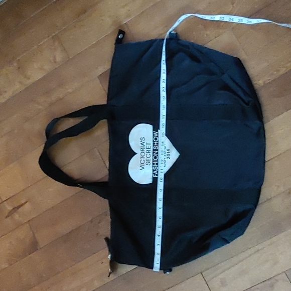 Victoria Secret tote gym bag and wristlet make-up bag - Picture 3 of 8